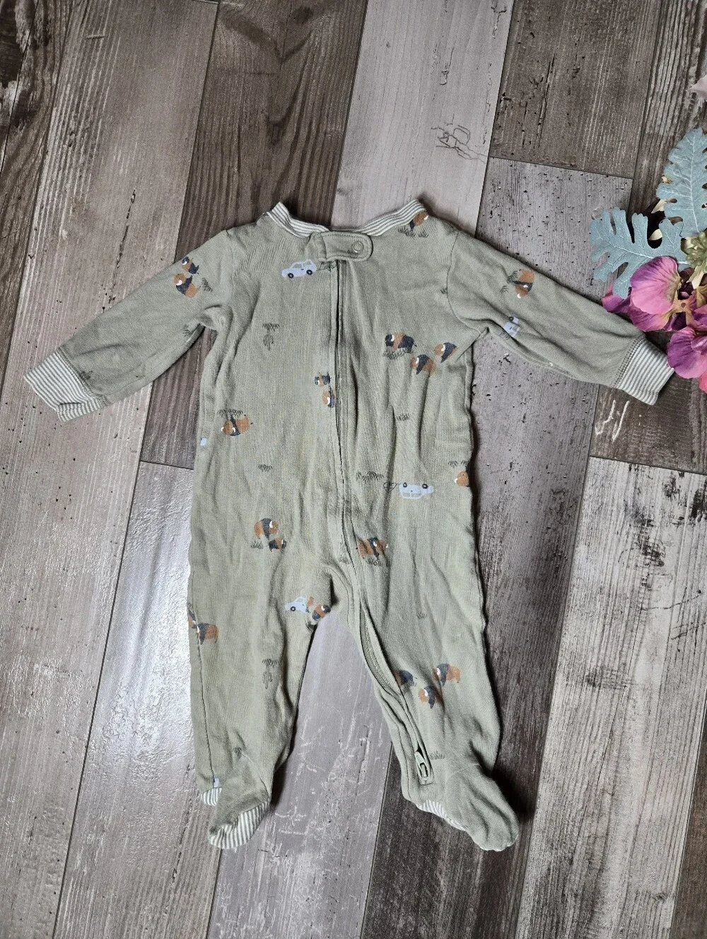 Carter's Baby Boy Soft Green Baby One-Piece Footed Sleeper Size 6m Buffalo